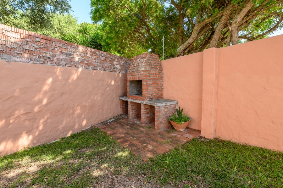 7 Bedroom Property for Sale in Summerstrand Eastern Cape